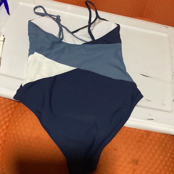 One Piece Abstract Shoulder Monokini Swimsuit Women's NWT Size S - Picture 4 of 4